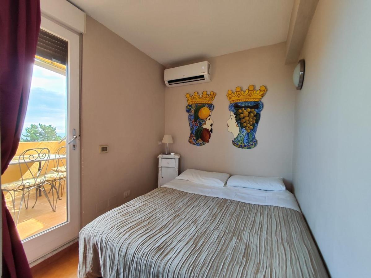 Torre Dei Pirati Villa Letojanni Exterior photo